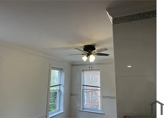 4215 Viola St #2R — Photo 14