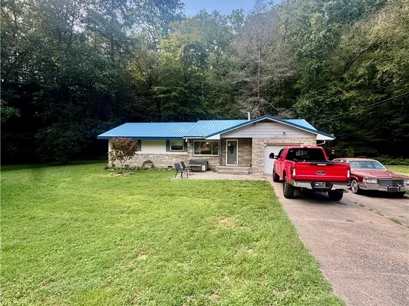 973 Ashford Nellis Rd, Ashford, WV 25009