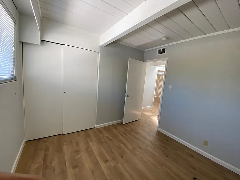 Eleanor Dr — Photo 12