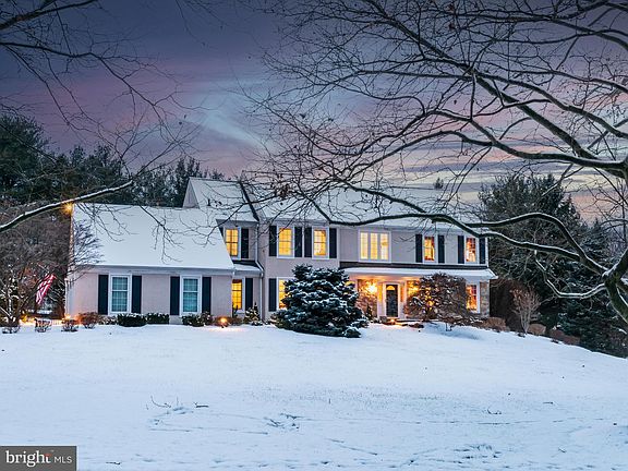 5th image of 360 Country Ln