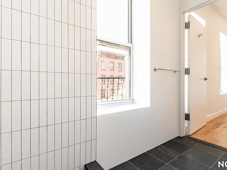129 Graham Ave #3R — Photo 17