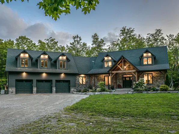 3082 Fairgrounds Rd, Severn, ON L3V 0Y2