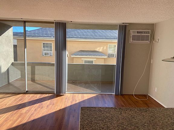 4th image of 1830 N Kingsley Dr #203