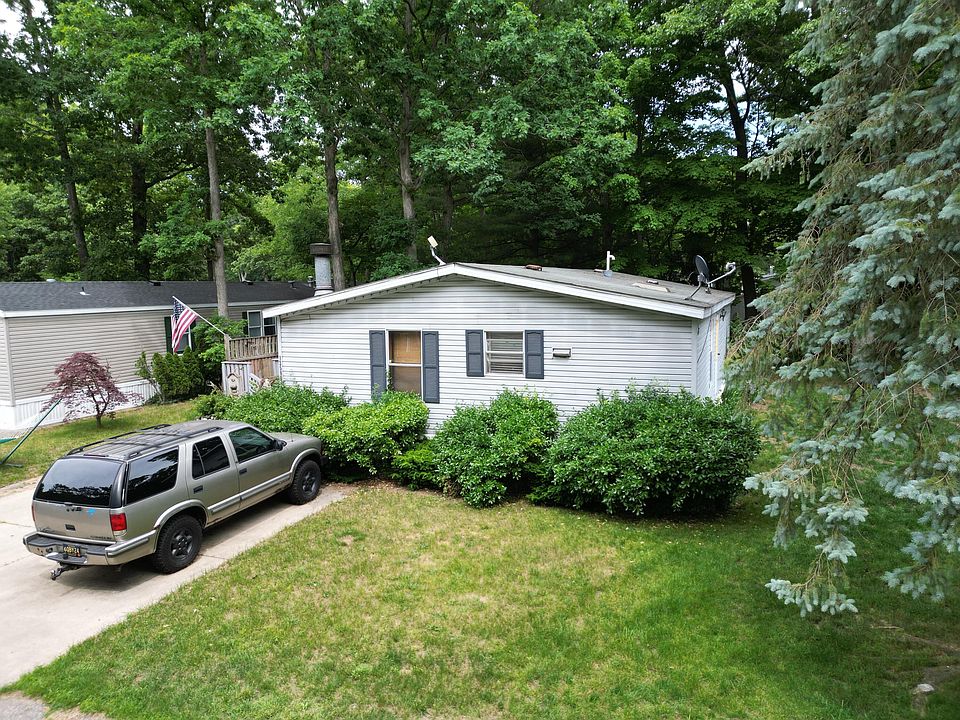 13590 Pinewood Dr, Grand Haven, MI 49417 Zillow