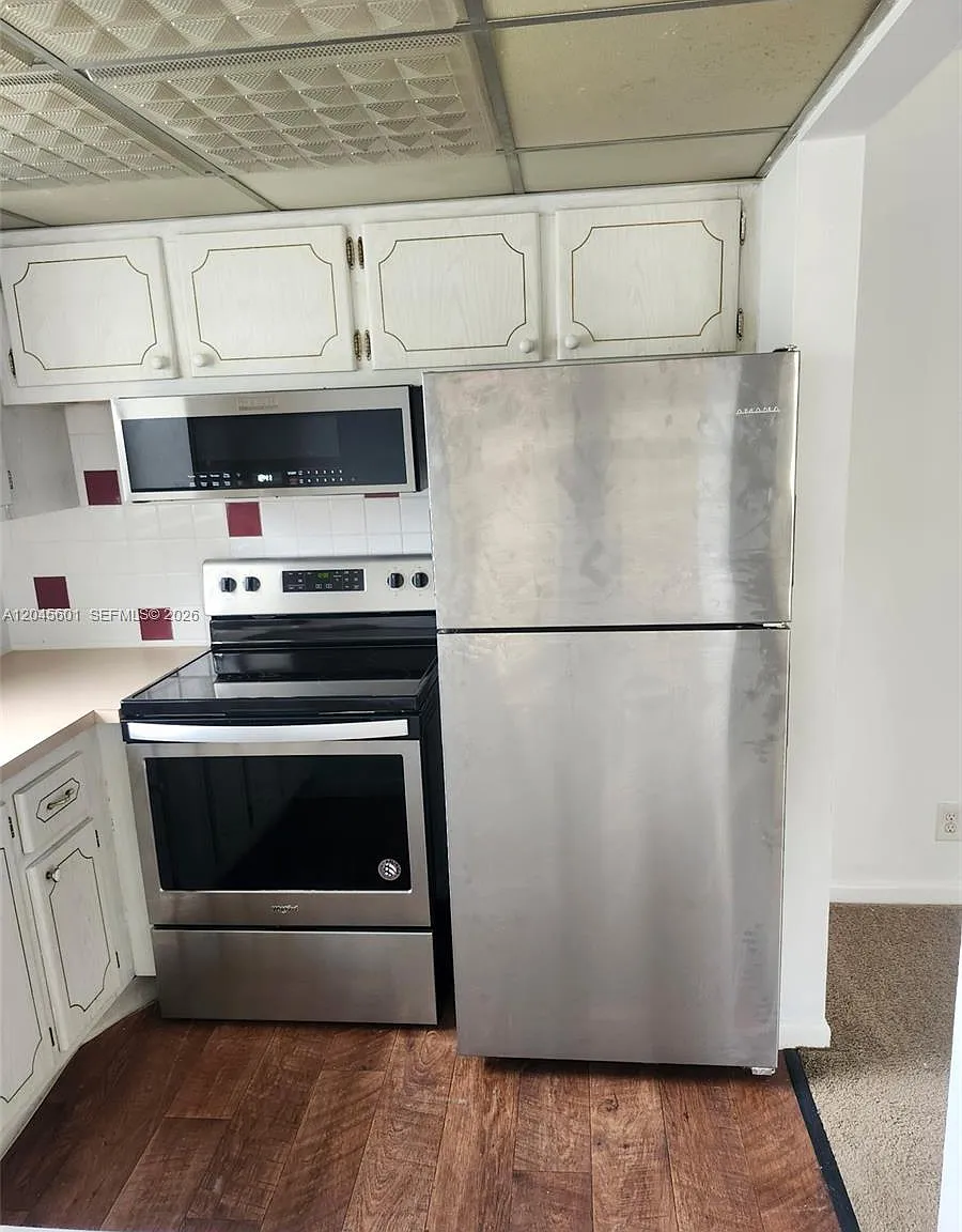 1 bed, 1.5 bath, 738 sqft, $1,200 — Photo 1