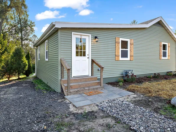 N1190 Rosewood Dr, Genoa City, WI 53128