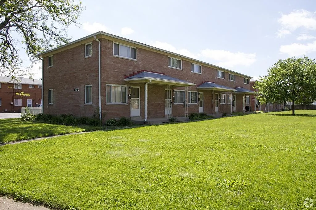 2 bed, 810 sqft, $1,200 — Photo 4