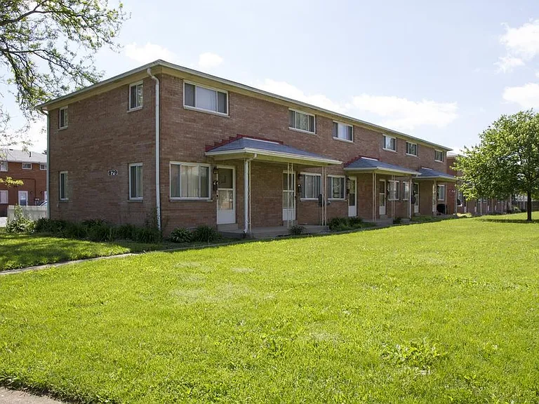 870 N Meadows Ct #2B — Photo 4