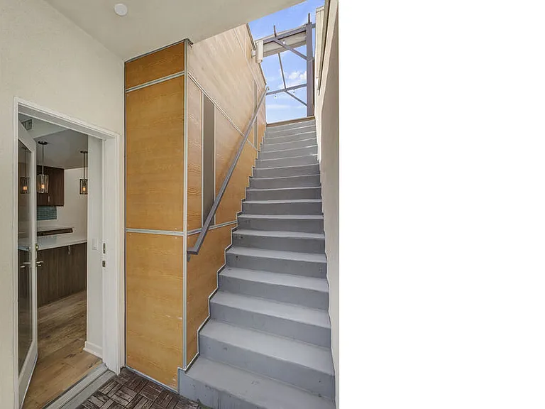 1045 Manzanita St — Photo 32