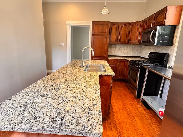 223 Lehigh Ave — Photo 11