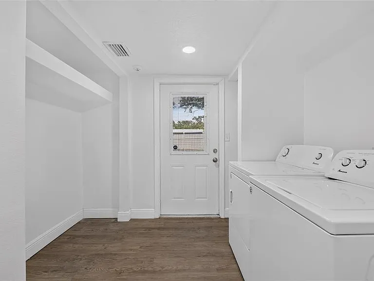 10004 N 25th St — Photo 32