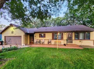 5585 Schutta Rd, Shoreview, MN 55126