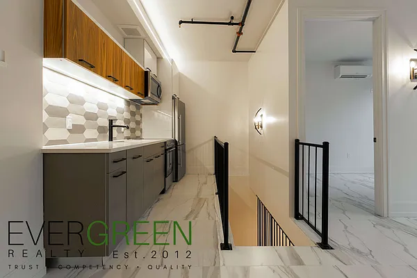 Rented by Evergreen Apartments BK | media 3