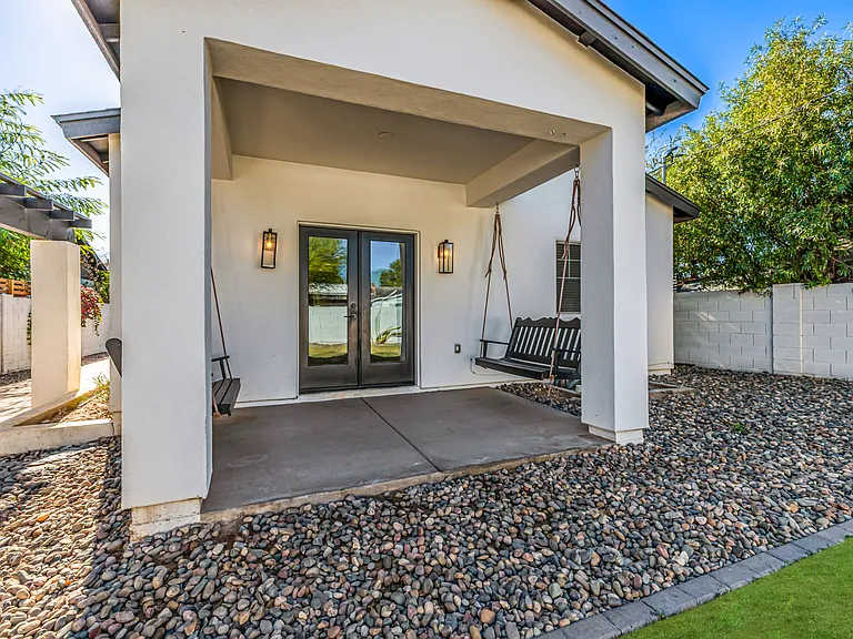 938 E Coronado Rd — Photo 36