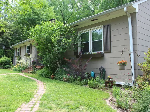 104 Riggs Dr, Clemson, SC 29631