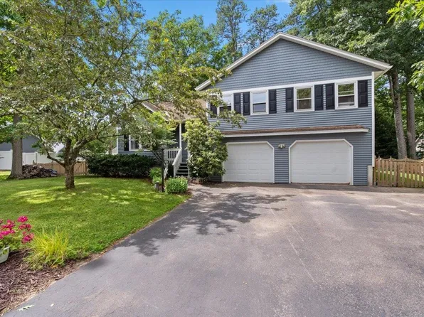 13 Hillside Circle, Essex, VT 05452