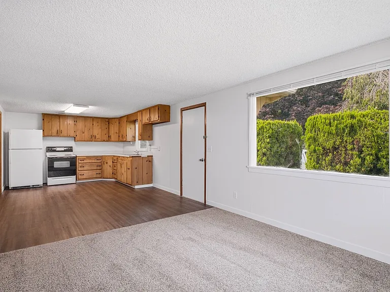 EN - 2510 / 2516 Chatham Hill Dr — Photo 5