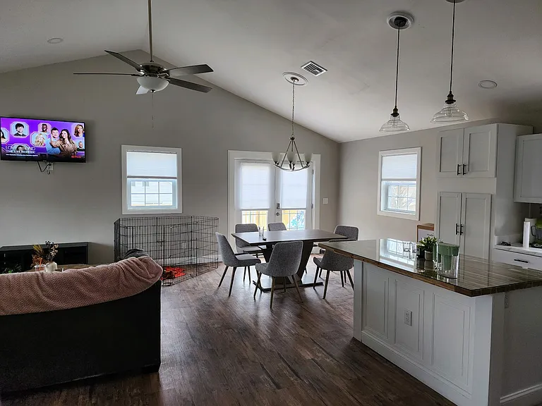 18 Maplewood Ave — Photo 7