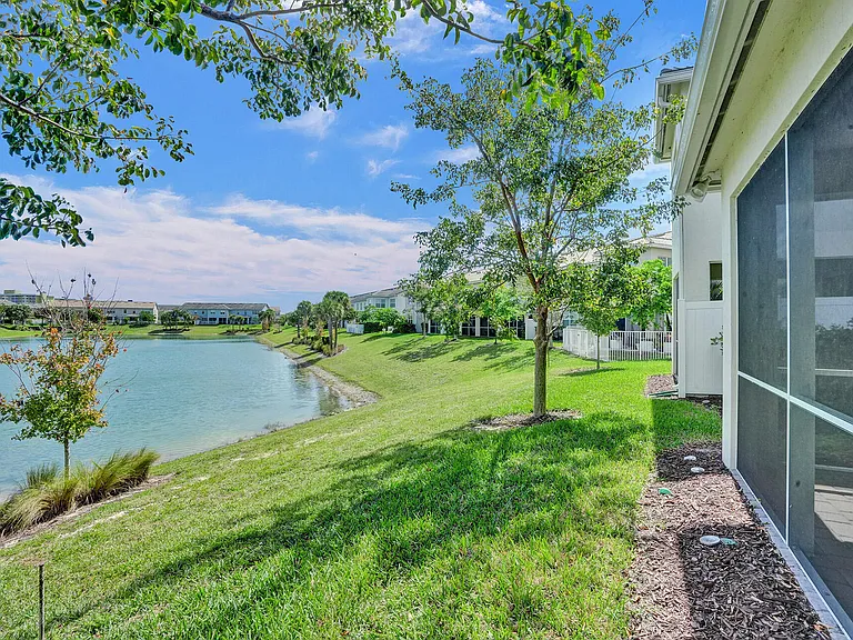 1300 Eucalyptus Dr #3 — Photo 24