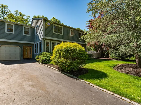 130 N Country Road, Shoreham, NY 11786