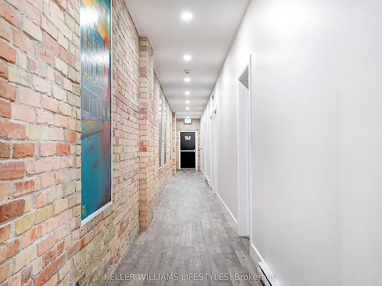 537 Talbot St #10 — Photo 10
