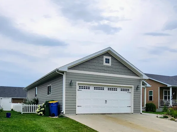 1304 15th St S, Brookings, SD 57006