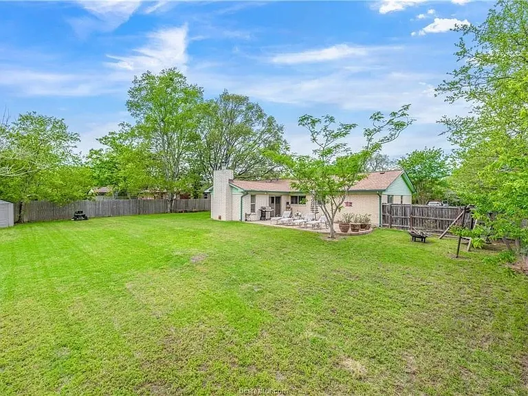 1210 Haines Dr — Photo 13