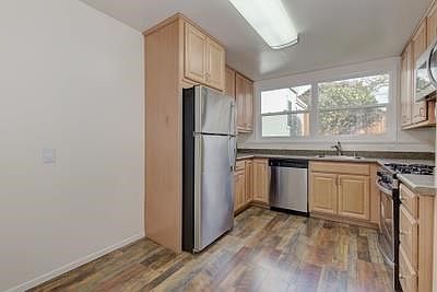 4th image of 331 Santa Barbara Ave