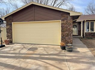 2001 N Rosewood Ct, Derby, KS 67037
