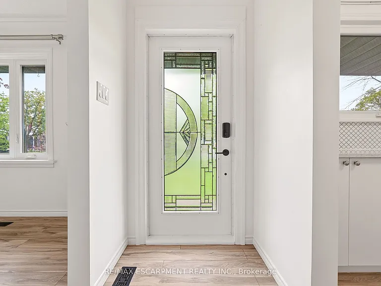 25 Briarsdale Dr — Photo 4