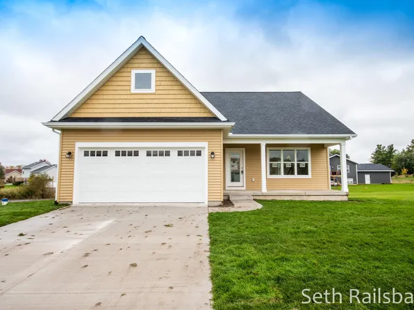 710 Chary Glen Dr, Kent City, MI 49330