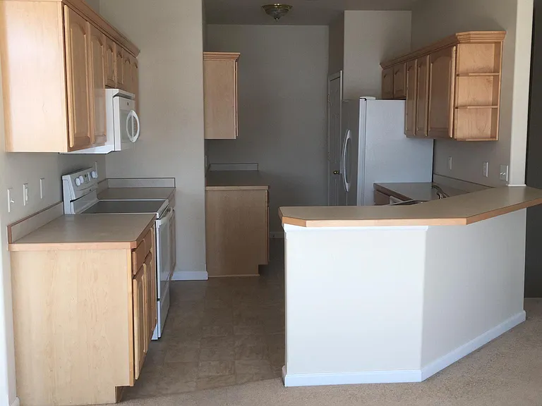 340 Barney St #C — Photo 9