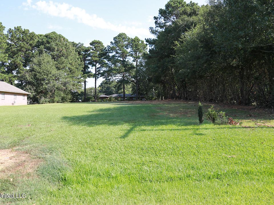 2nd image of 623 S Kathy Cir