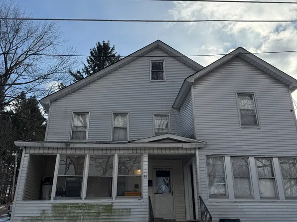 96 Cemetery St, Carbondale, PA 18407