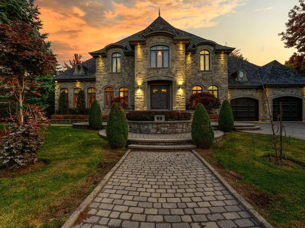 3 Rue De Chinon, Blainville, QC J7B 1Y2