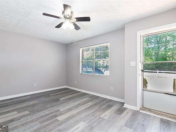 5th image of 501 Carlton Rd APT 2-E