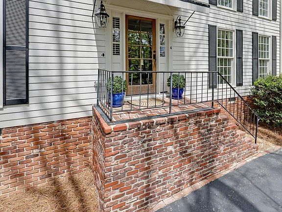 4th image of 4 Stonehaven Dr