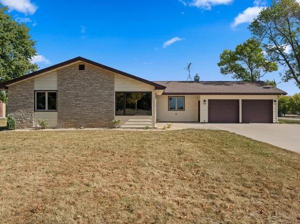 14096 Highland Dr, Waseca, MN 56093