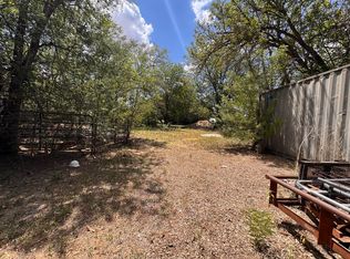 715 S Clark Ave, Stinnett, TX 79083
