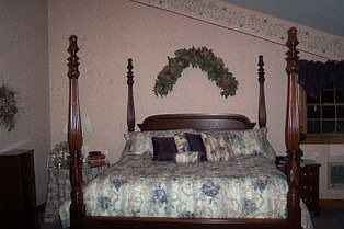 MBR suite vaulted ceiling & skylight.