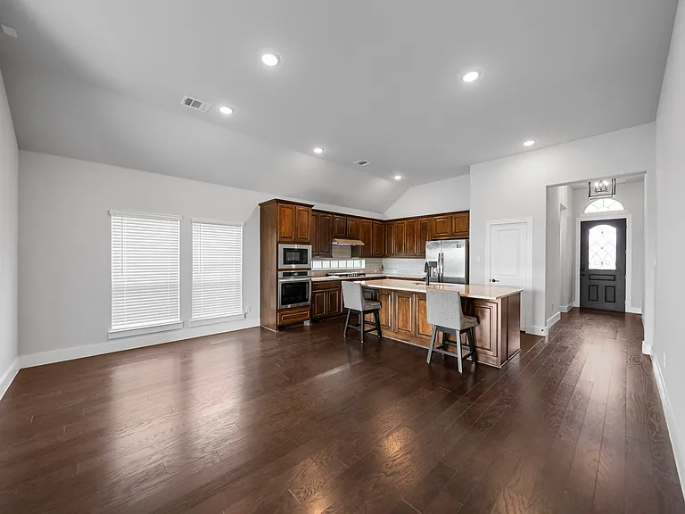925 Baybrook Ln — Photo 9