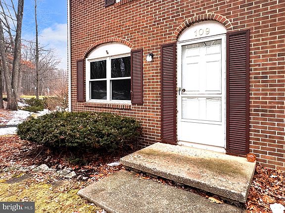 3rd image of 109 Amblewood Way