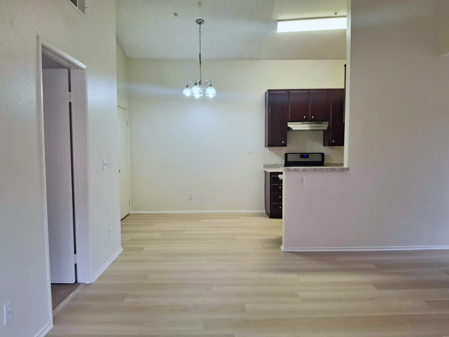 2 bed, 900 sqft, $2,600 — Photo 4