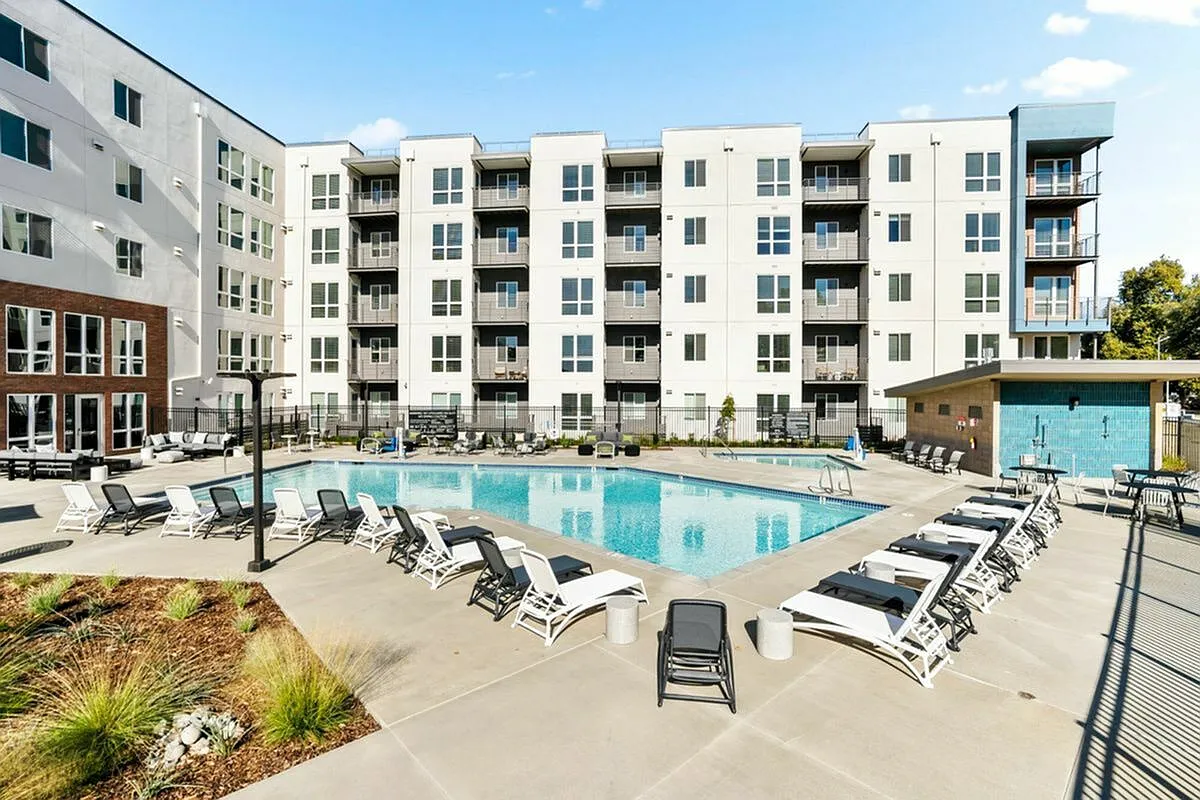 805 Riverfront — Photo 3