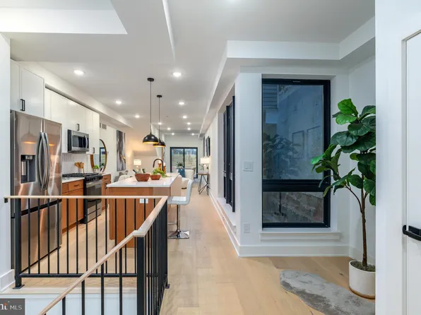 807 N 17th St #A, Philadelphia, PA 19130