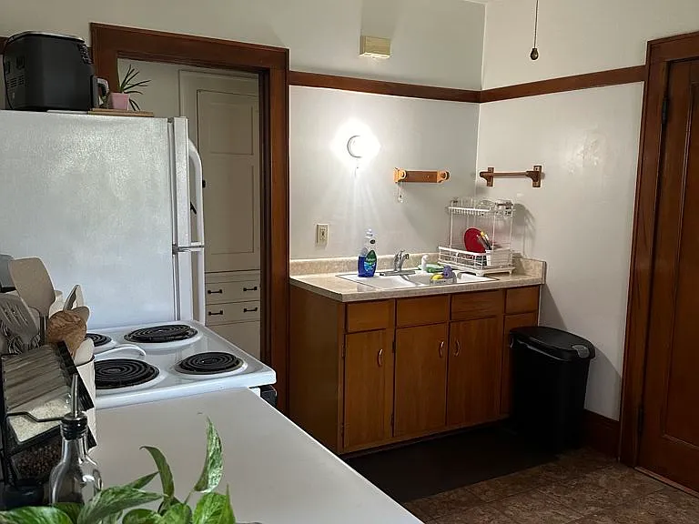 1552 S 58th St — Photo 12
