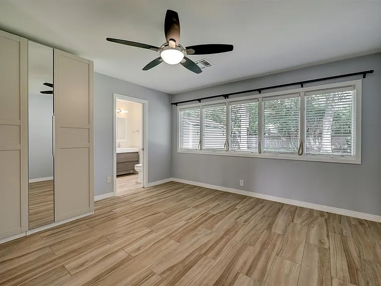 906 T C Jester Blvd — Photo 6