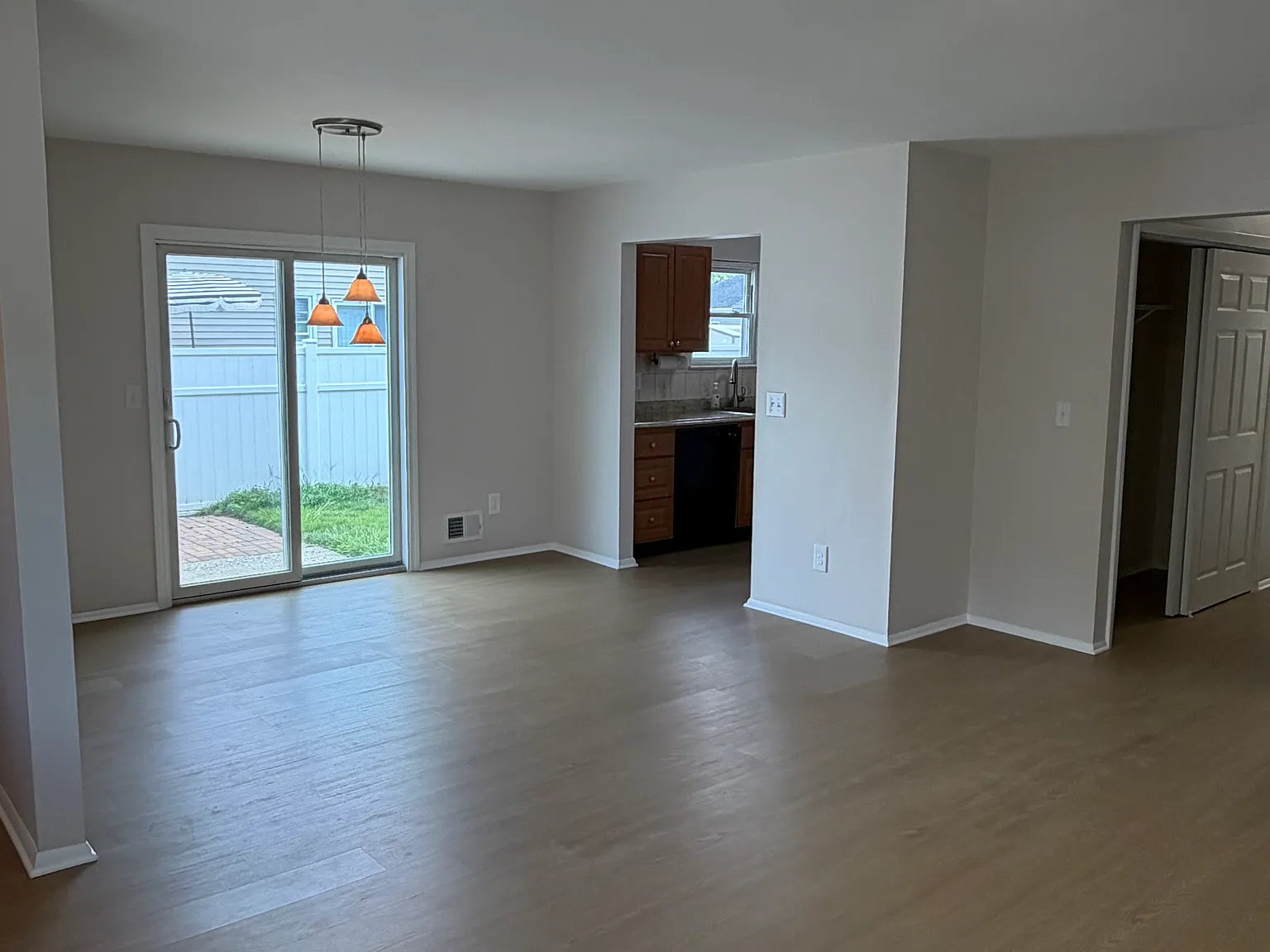 2 bed, 1034 sqft, $2,300 — Photo 3