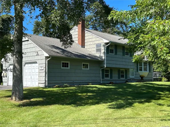 127 Homestead Road, Oakdale, NY 11769