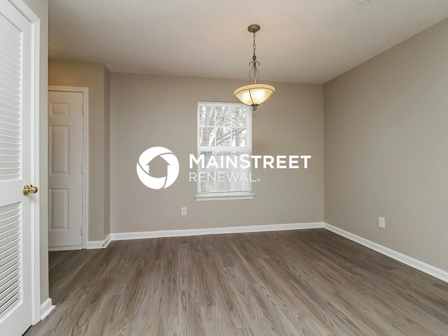 448 Dorchester Dr — Photo 4